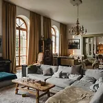 Bed & Breakfast Folwark Wielka Wies - Palac Pod Debem 4*