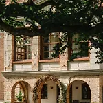Folwark Wielka Wies - Palac Pod Debem