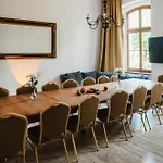 Bed & Breakfast Folwark Wielka Wies - Palac Pod Debem