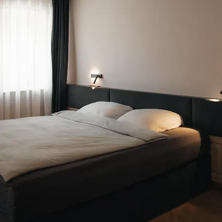 Panzió Folwark Wielka Wies - Palac Pod Debem