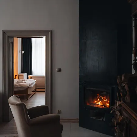 Folwark Wielka Wies - Palac Pod Debem