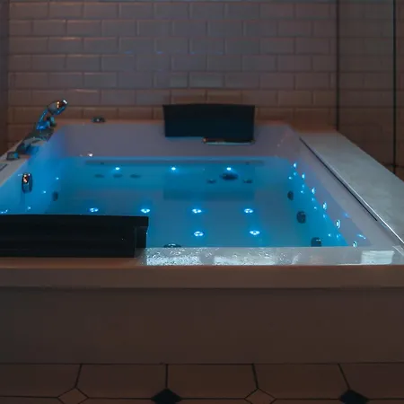 Folwark Wielka Wies - Palac Pod Debem Panzió