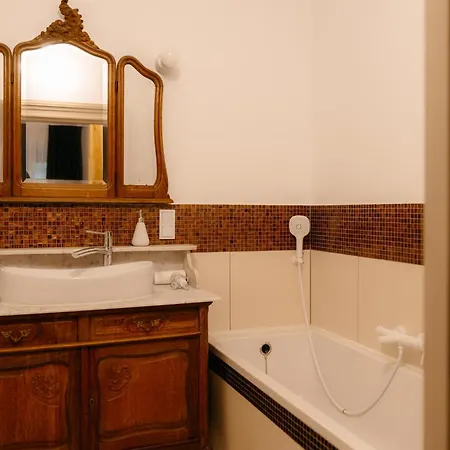 Bed & Breakfast Folwark Wielka Wies - Palac Pod Debem Glowczyce