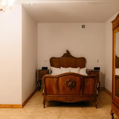 Folwark Wielka Wies - Palac Pod Debem Bed & Breakfast Glowczyce