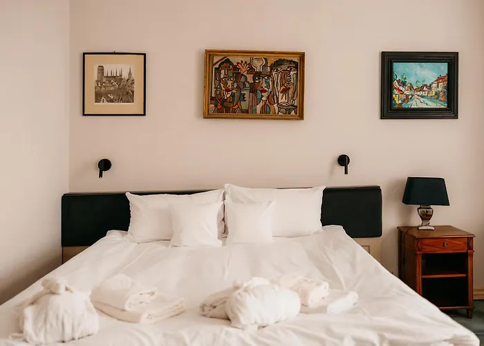 Folwark Wielka Wies - Palac Pod Debem Bed & Breakfast Glowczyce