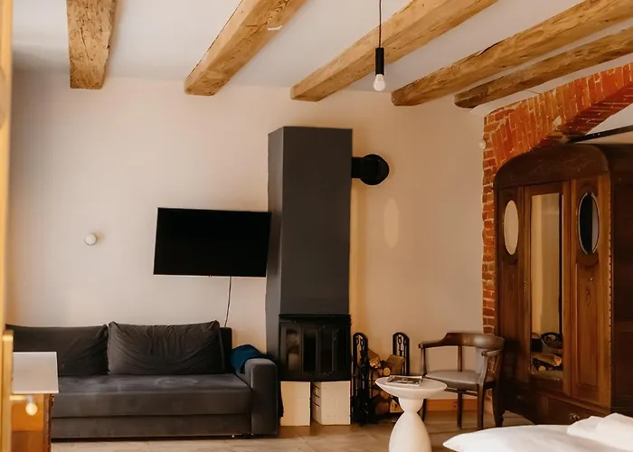 Folwark Wielka Wies - Palac Pod Debem Bed & Breakfast 3*