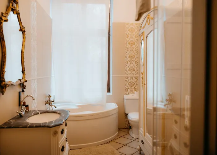 Bed & Breakfast Folwark Wielka Wies - Palac Pod Debem Glowczyce