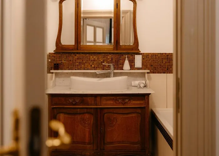 Folwark Wielka Wies - Palac Pod Debem Bed & Breakfast