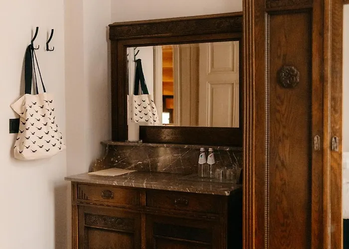 Bed & Breakfast Folwark Wielka Wies - Palac Pod Debem Glowczyce