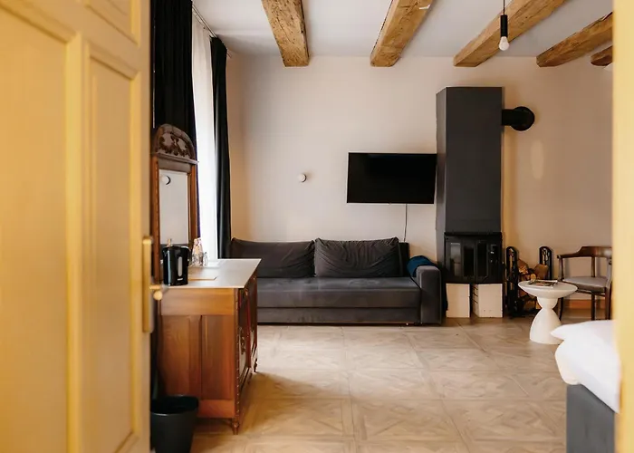 Folwark Wielka Wies - Palac Pod Debem Bed & Breakfast 3*