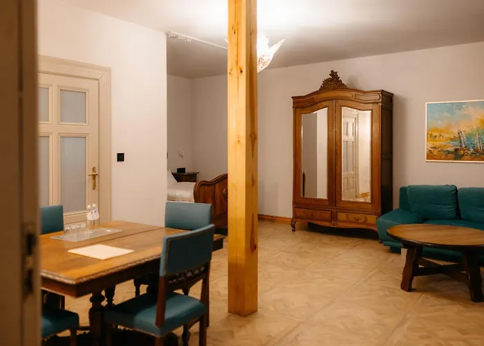 Bed & Breakfast Folwark Wielka Wies - Palac Pod Debem Glowczyce