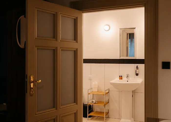 Bed & Breakfast Folwark Wielka Wies - Palac Pod Debem 3*