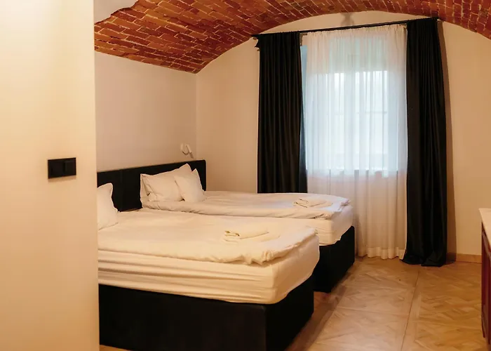 Bed & Breakfast Folwark Wielka Wies - Palac Pod Debem Glowczyce