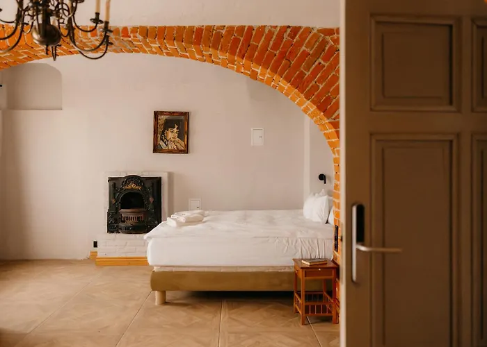 Bed & Breakfast Folwark Wielka Wies - Palac Pod Debem Glowczyce