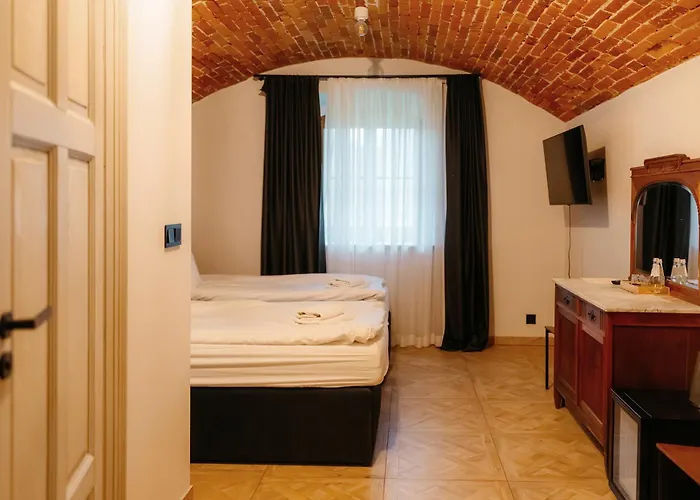 Bed & Breakfast Folwark Wielka Wies - Palac Pod Debem