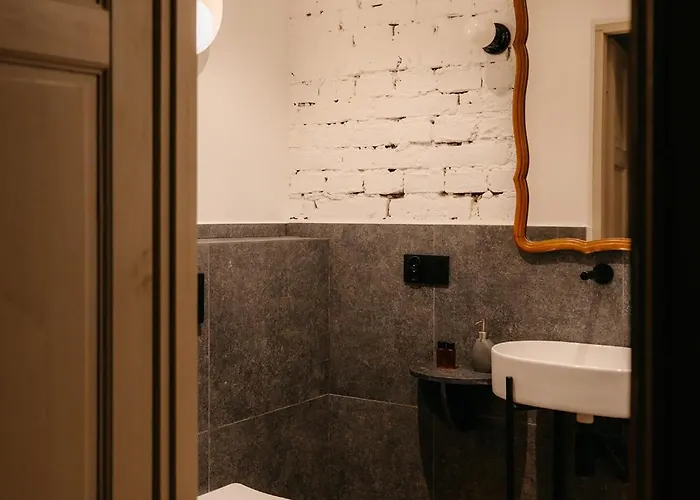 Bed & Breakfast Folwark Wielka Wies - Palac Pod Debem 3*