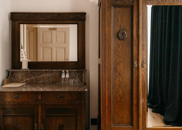 Bed & Breakfast Folwark Wielka Wies - Palac Pod Debem