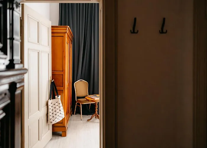 Bed & Breakfast Folwark Wielka Wies - Palac Pod Debem Glowczyce