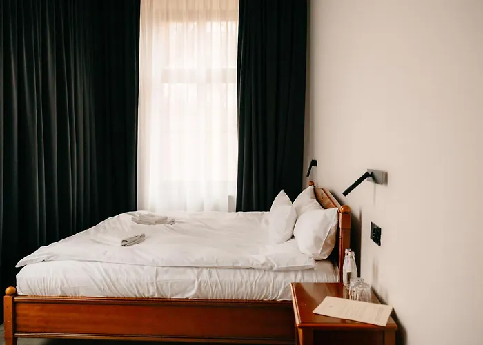 Folwark Wielka Wies - Palac Pod Debem 3*