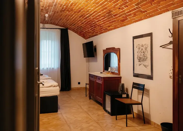 Bed & Breakfast Folwark Wielka Wies - Palac Pod Debem