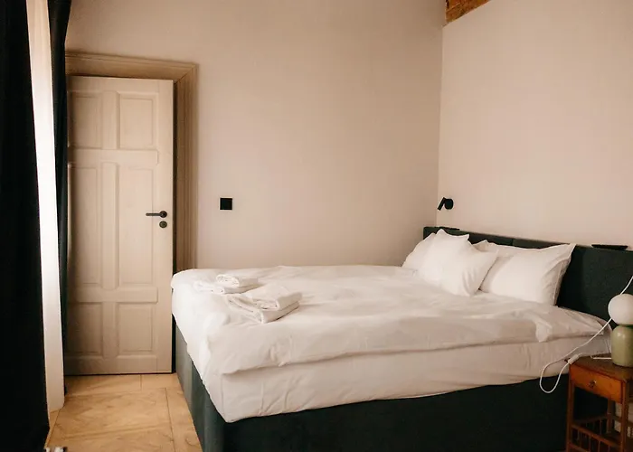 Folwark Wielka Wies - Palac Pod Debem Bed & Breakfast Glowczyce