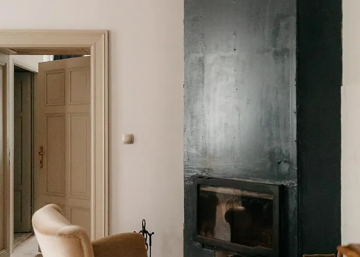 Bed & Breakfast Folwark Wielka Wies - Palac Pod Debem 3*