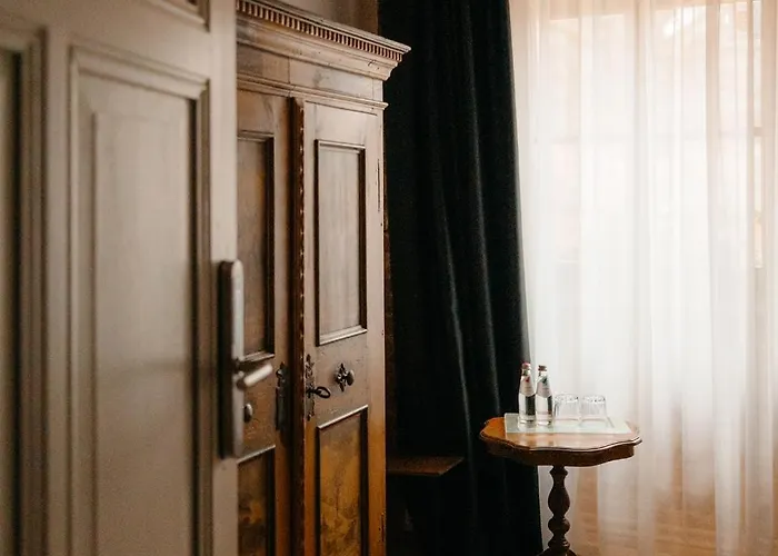 Folwark Wielka Wies - Palac Pod Debem