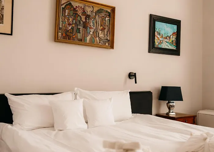 Folwark Wielka Wies - Palac Pod Debem Bed & Breakfast