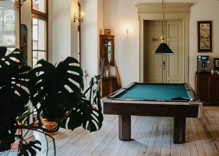 Folwark Wielka Wies - Palac Pod Debem Bed & Breakfast