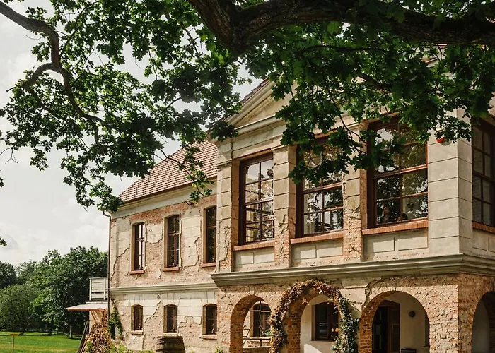 Pałac Wielka Wieś - Pałac Pod Dębem Nocleg ze śniadaniem 4*