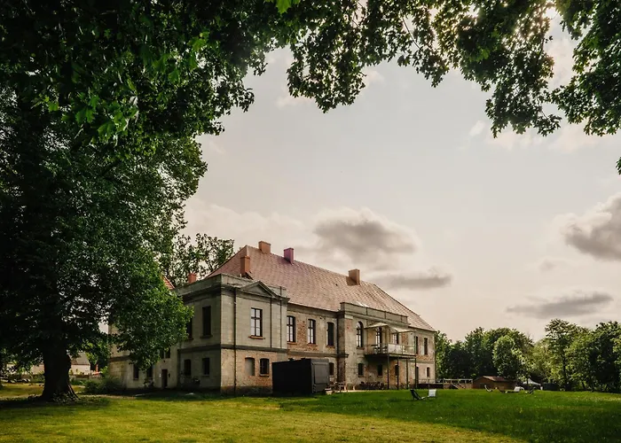 Nocleg ze śniadaniem Pałac Wielka Wieś - Pałac Pod Dębem Glowczyce
