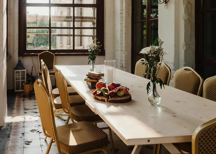 Folwark Wielka Wies - Palac Pod Debem Bed & Breakfast