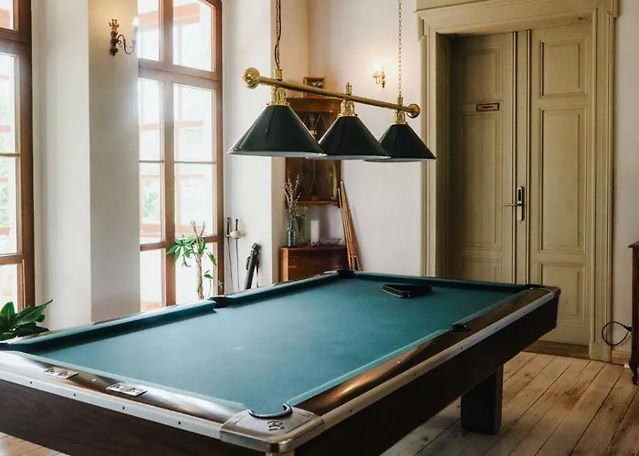 Bed & Breakfast Folwark Wielka Wies - Palac Pod Debem 4*