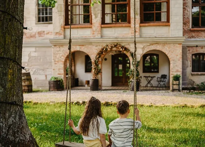 Nocleg ze śniadaniem Pałac Wielka Wieś - Pałac Pod Dębem 4*